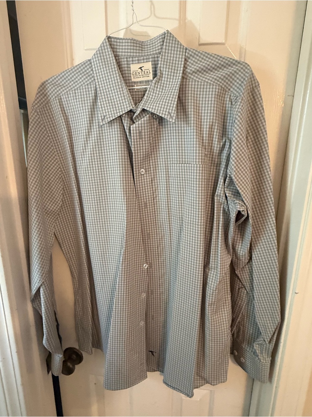 Gentleman Collection Men’s Light Blue Gingham Button-Down Shirt